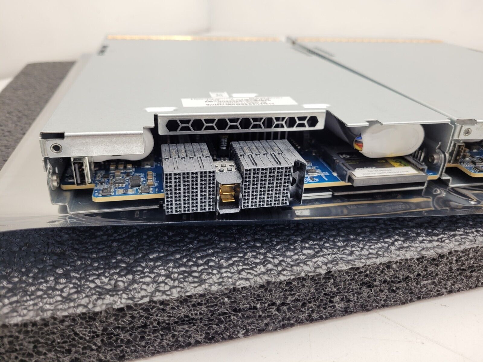 LOT OF 2  Quantum QXS iSCSI and FC Controller 3-07365-01 81-00000078-00-10