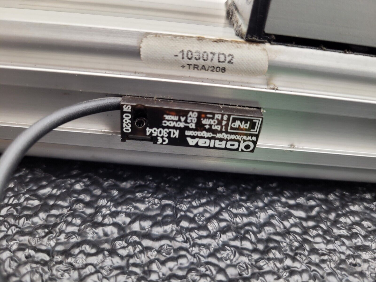 Hoerbiger Origa  260mm Travel 25mm Bore Rodless Pneumatic Cylinder w/ sensors