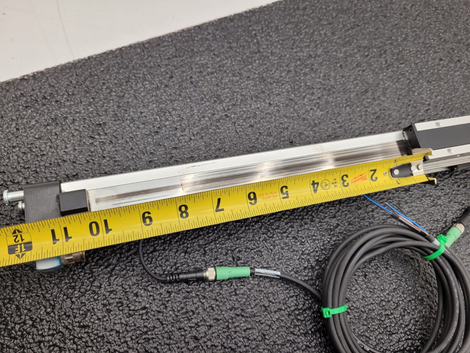 Hoerbiger Origa  260mm Travel 25mm Bore Rodless Pneumatic Cylinder w/ sensors