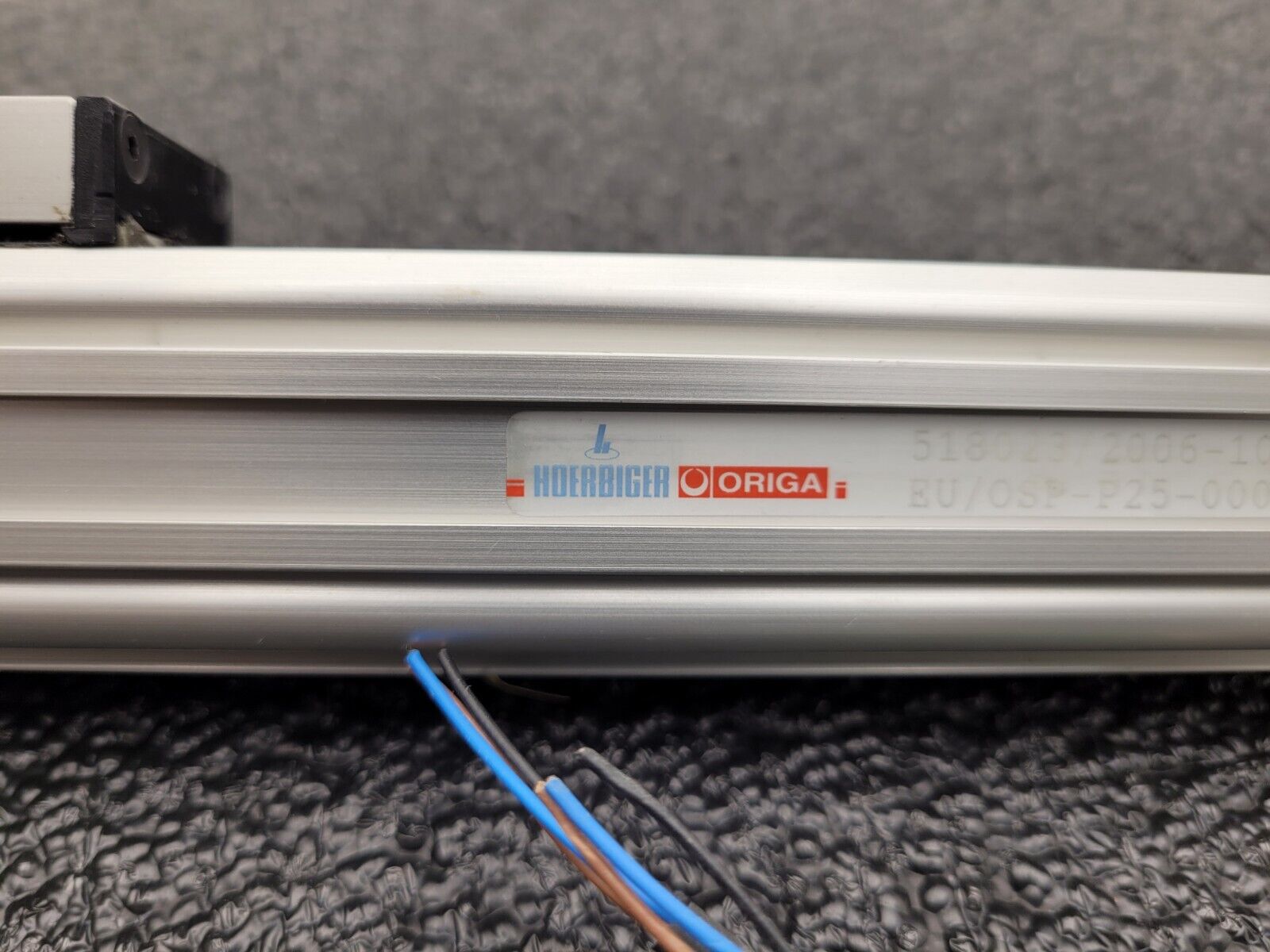 Hoerbiger Origa  260mm Travel 25mm Bore Rodless Pneumatic Cylinder w/ sensors