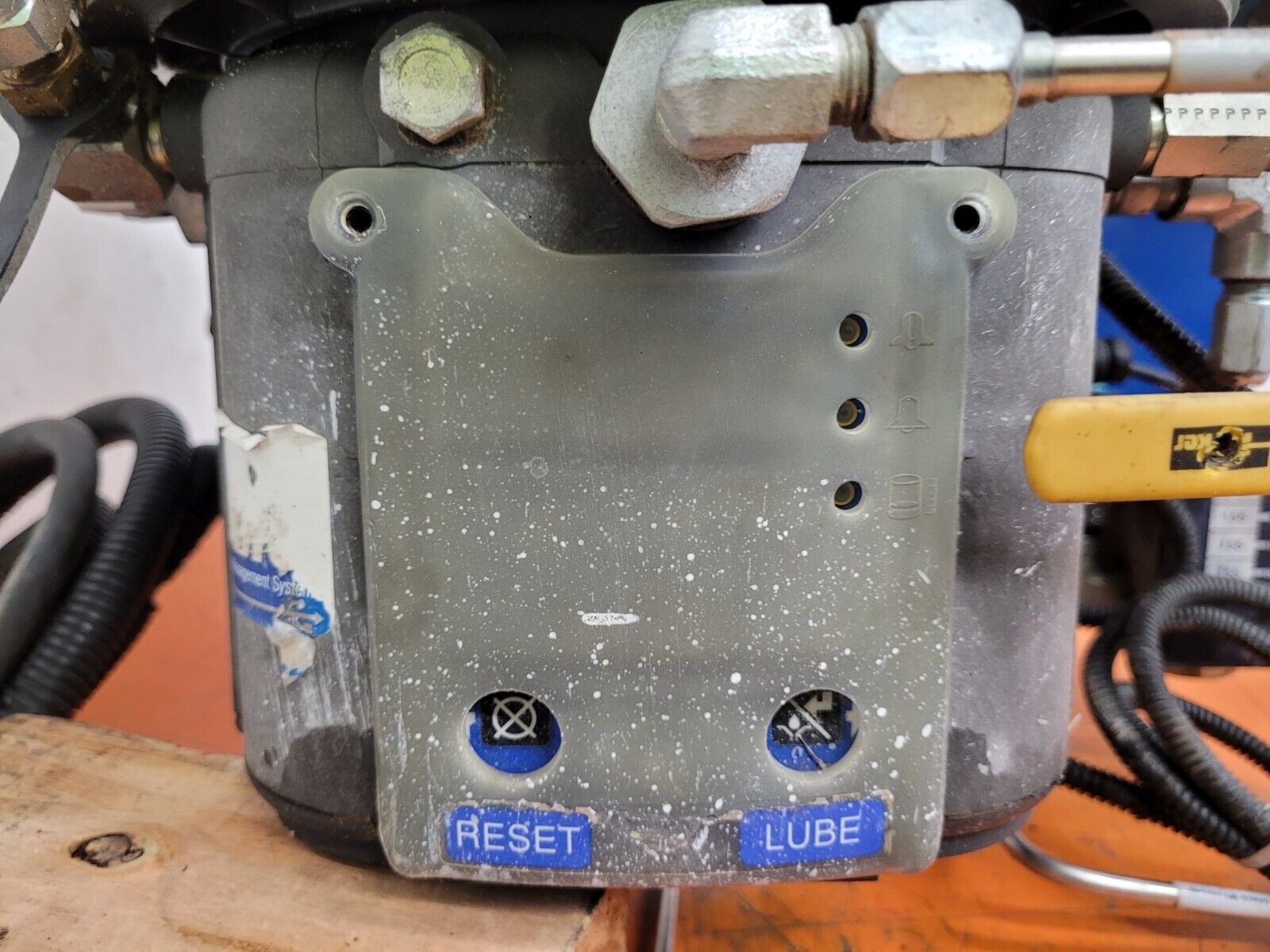 GRACO G3 Lubrication Pump 96G231 G3-A-12MX-120L08 12VDC 5100 PSI Working Pull B