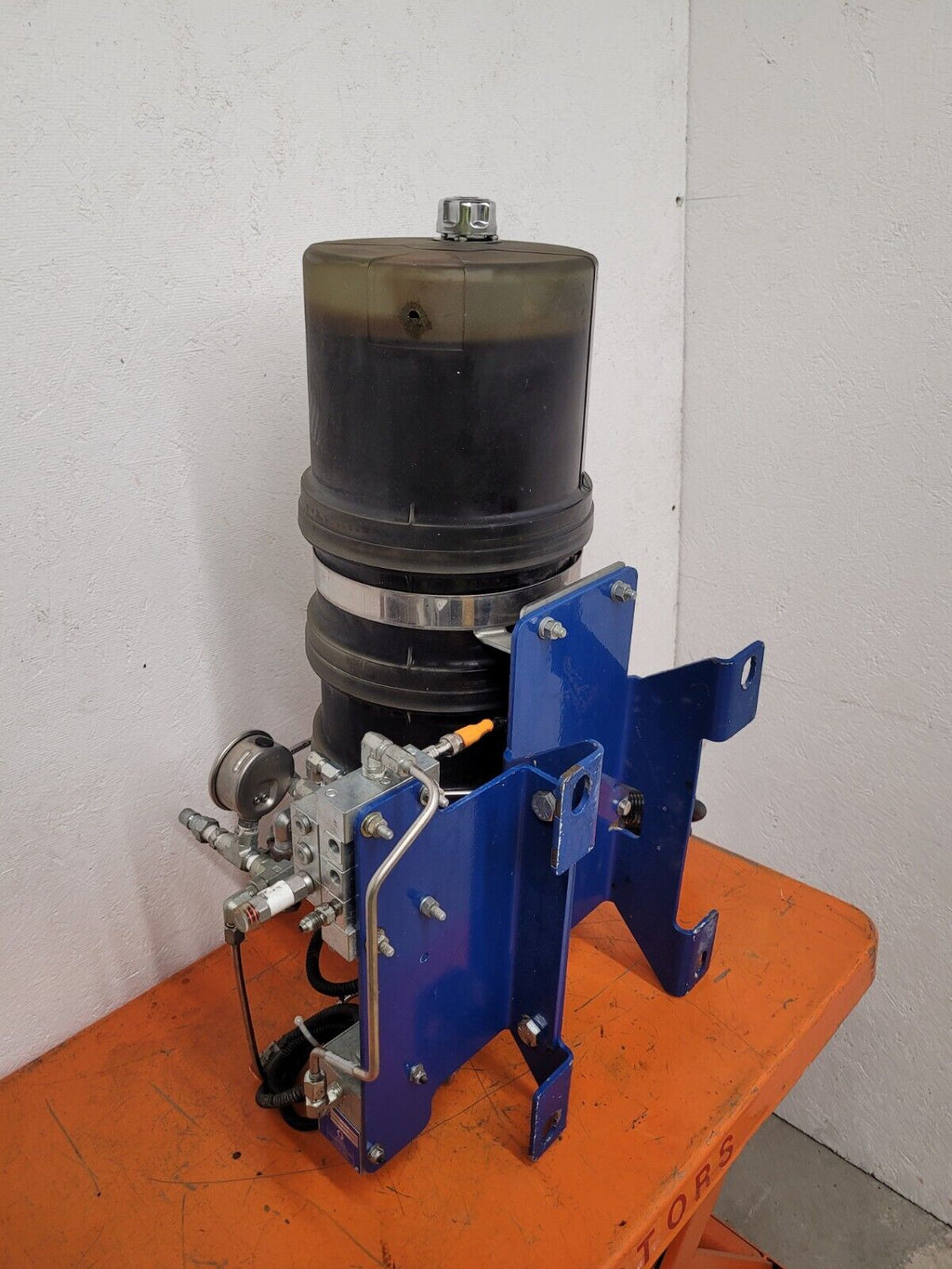 GRACO G3 Lubrication Pump 96G231 G3-A-12MX-120L08 12VDC 5100 PSI Working Pull B