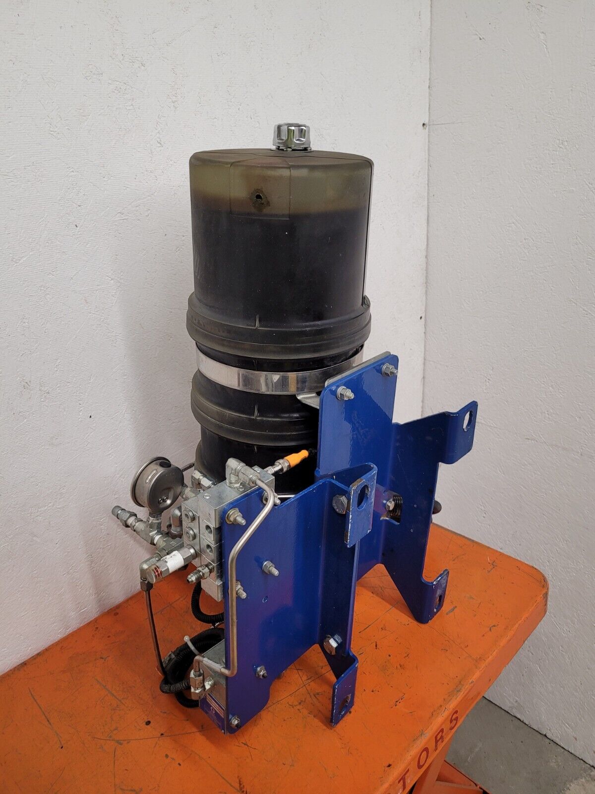 GRACO G3 Lubrication Pump 96G231 G3-A-12MX-120L08 12VDC 5100 PSI Working Pull B