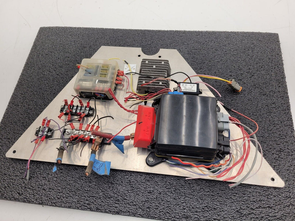 Eaton 31S-002-0 12VDC Power Distribution Module Fuse Relay Holder System C