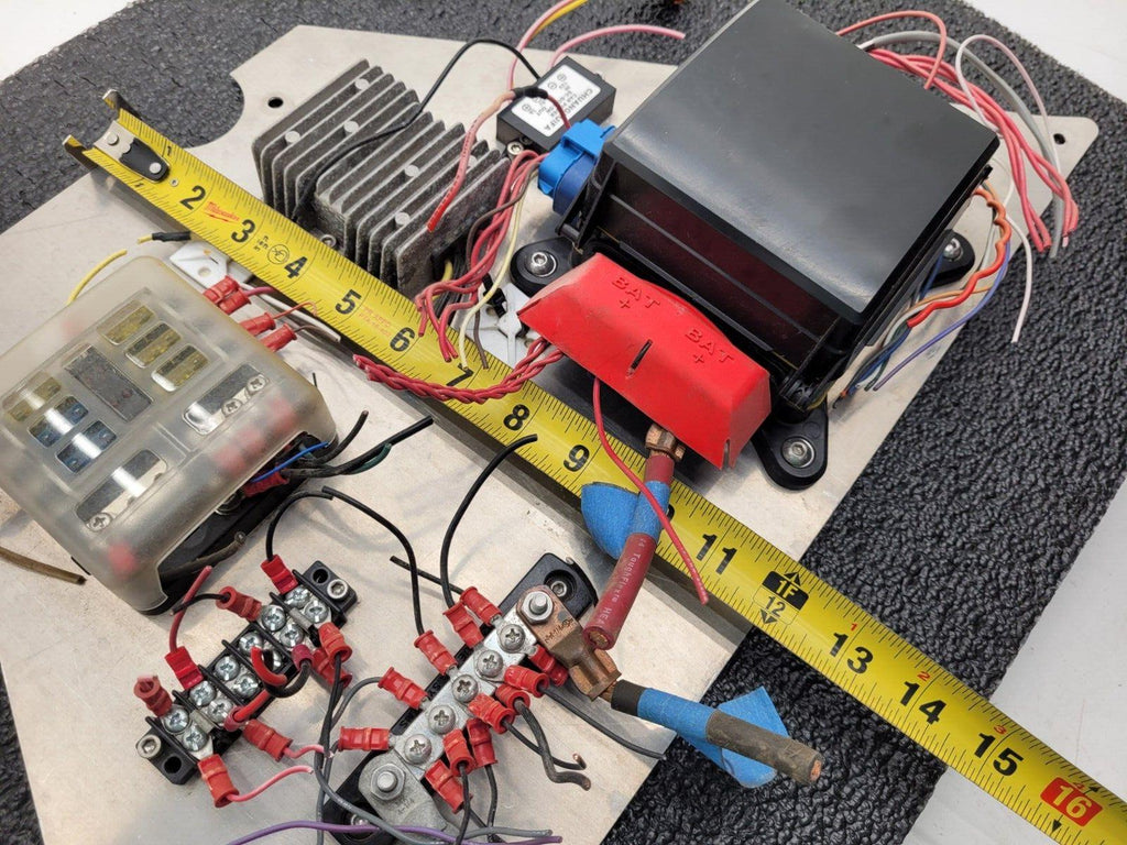 Eaton 31S-002-0 12VDC Power Distribution Module Fuse Relay Holder System C