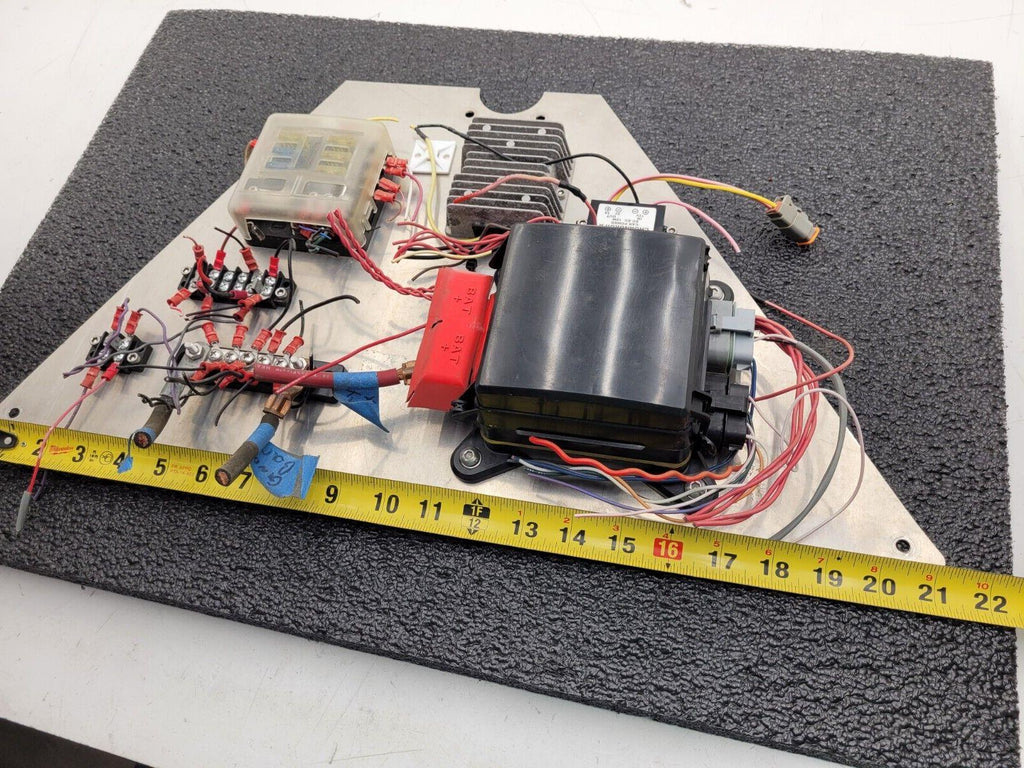 Eaton 31S-002-0 12VDC Power Distribution Module Fuse Relay Holder System C