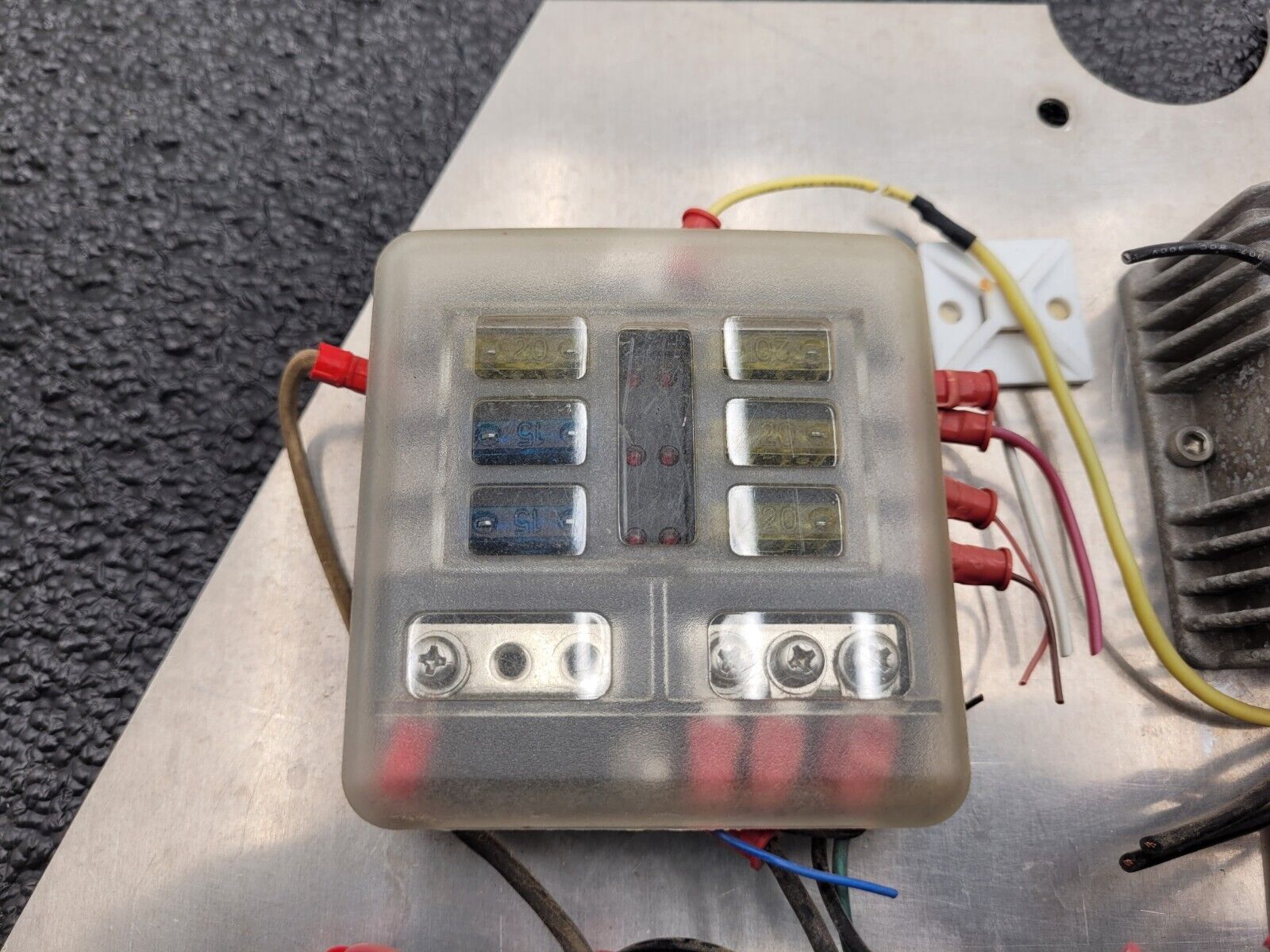 Eaton 31S-002-0 12VDC Power Distribution Module Fuse Relay Holder System C