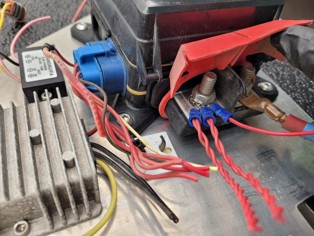 Eaton 31S-002-0 12VDC Power Distribution Module Fuse Relay Holder System C