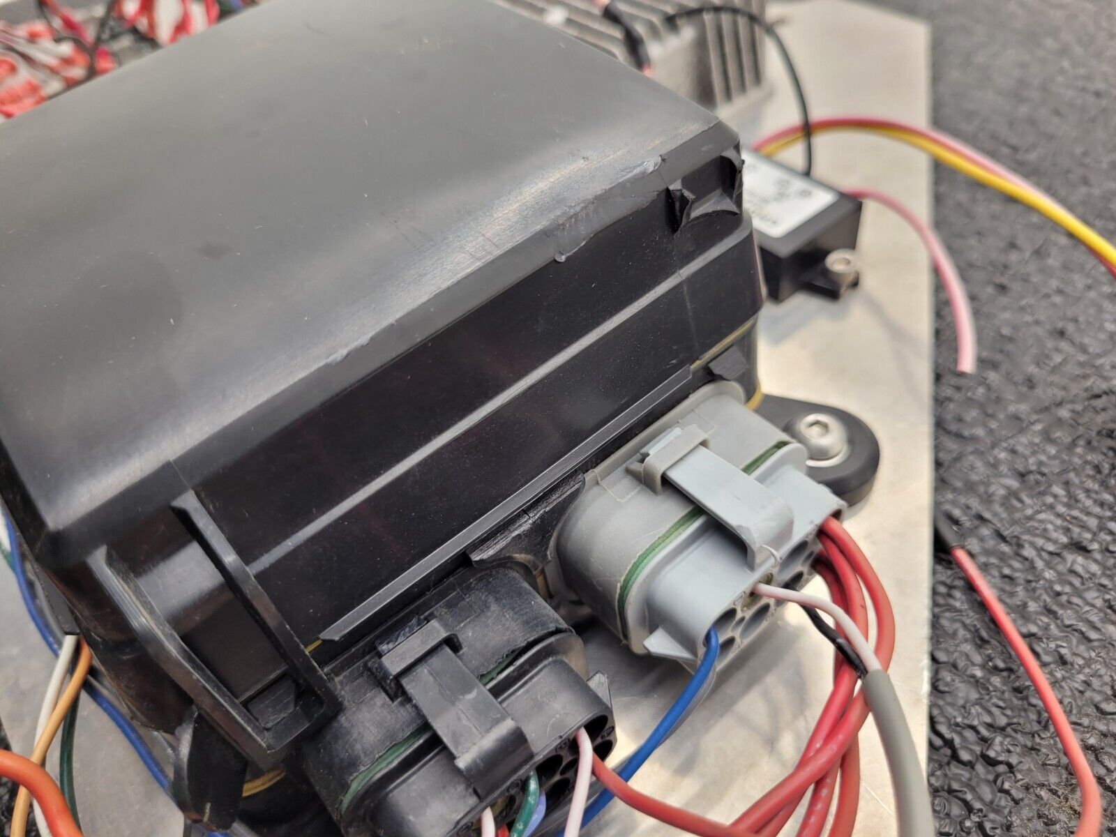 Eaton 31S-002-0 12VDC Power Distribution Module Fuse Relay Holder System C