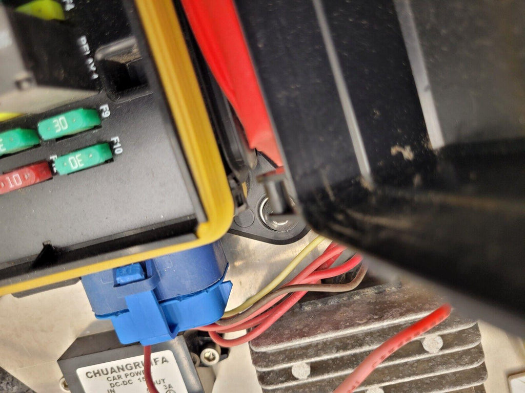 Eaton 31S-002-0 12VDC Power Distribution Module Fuse Relay Holder System C