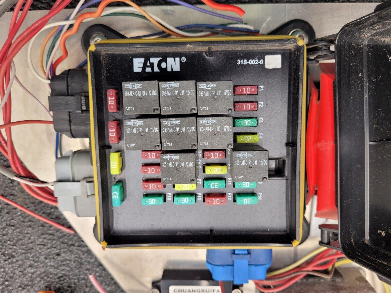 Eaton 31S-002-0 12VDC Power Distribution Module Fuse Relay Holder System C