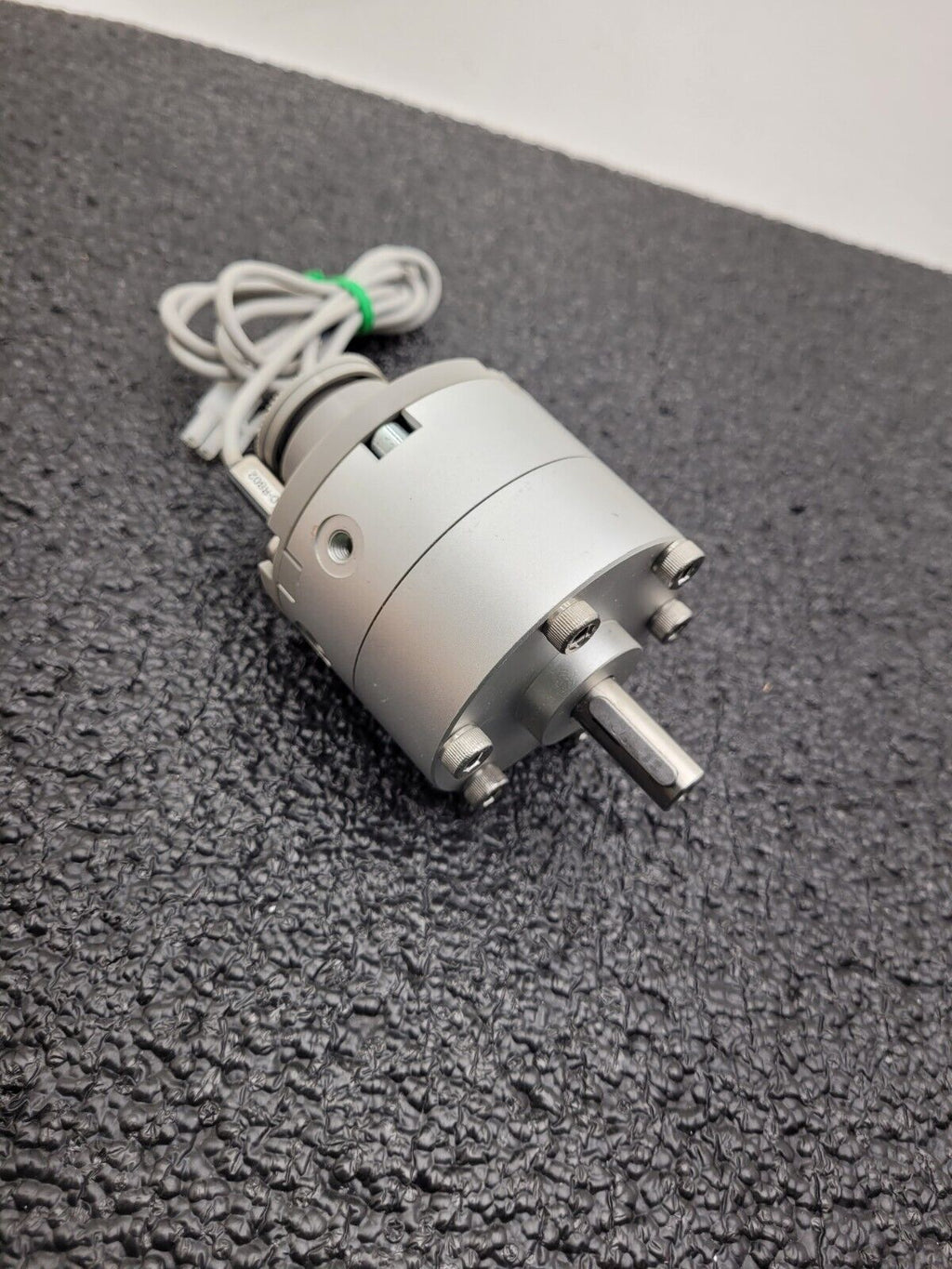 SMC CDRB2BW40-90D-R80 Rotating Cylinder Pneumatic Rotary Actuator Unit w/Sensors