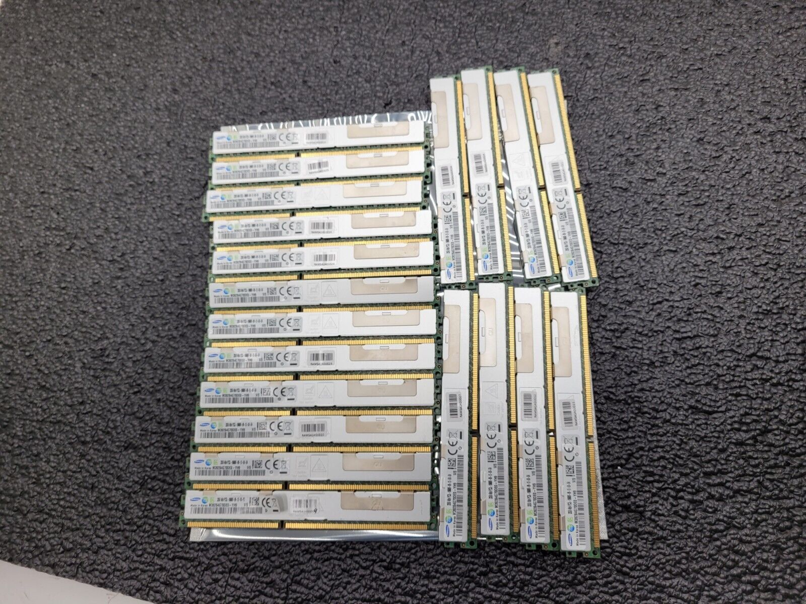 20x Samsung 32GB (20x32GB) 2Rx4 PC3-10600R Server Memory M392B4G70DE0-YH9 VLP