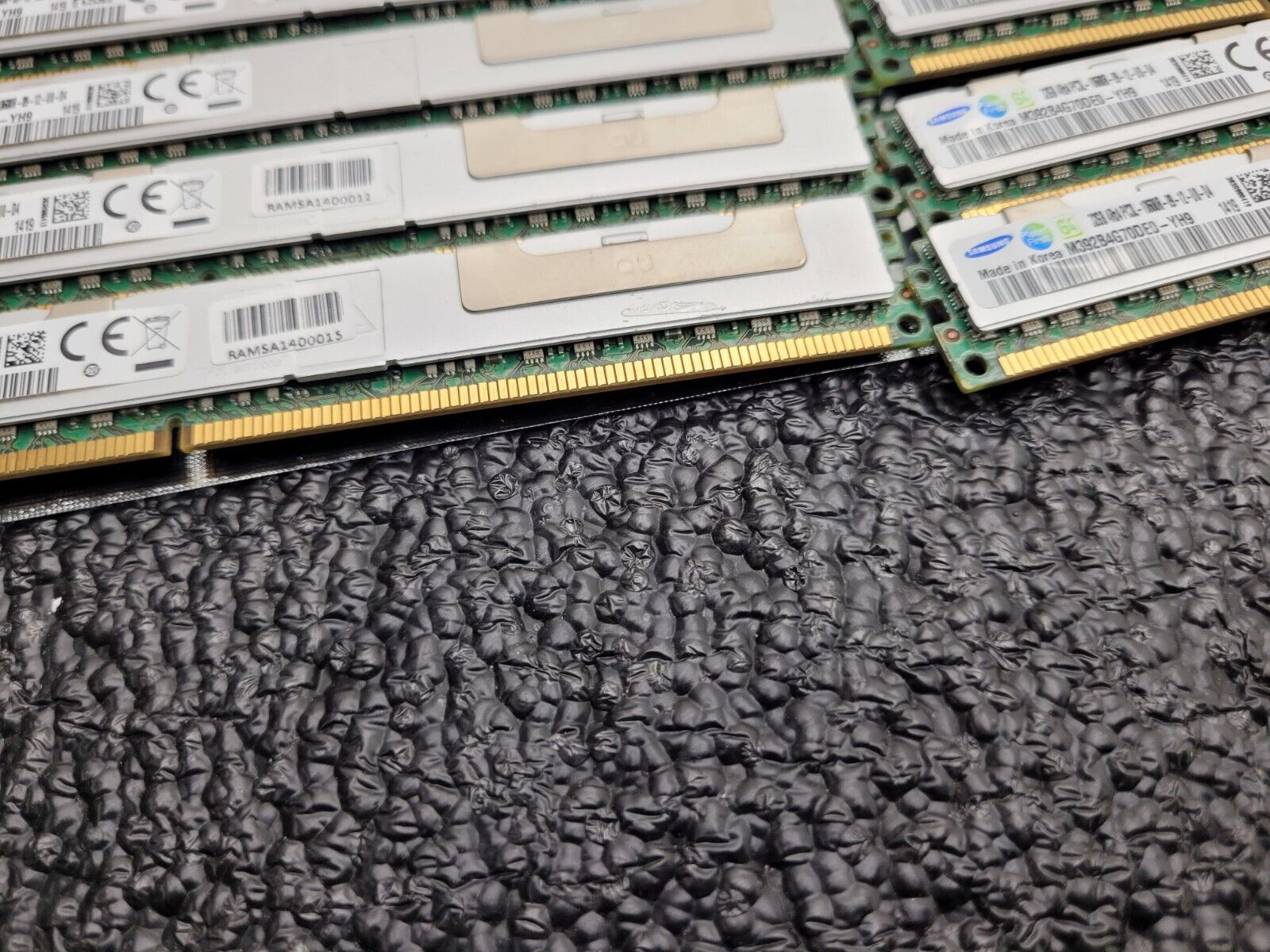 20x Samsung 32GB (20x32GB) 2Rx4 PC3-10600R Server Memory M392B4G70DE0-YH9 VLP