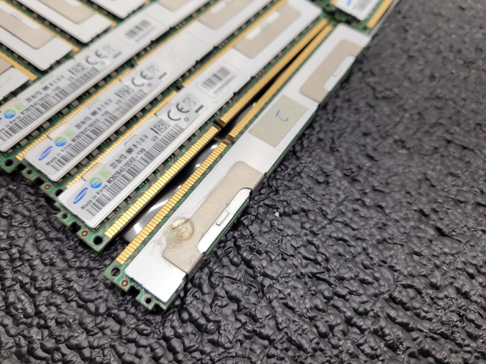 20x Samsung 32GB (20x32GB) 2Rx4 PC3-10600R Server Memory M392B4G70DE0-YH9 VLP