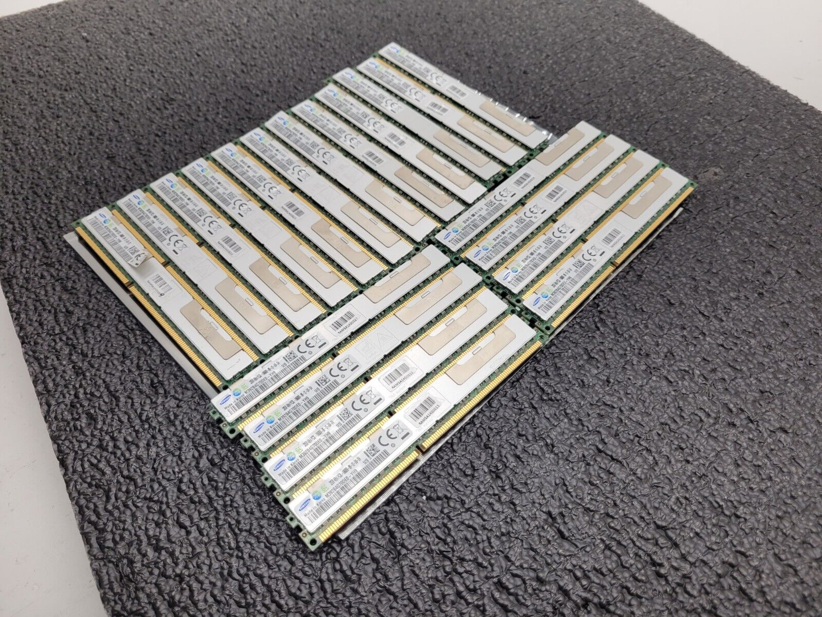 20x Samsung 32GB (20x32GB) 2Rx4 PC3-10600R Server Memory M392B4G70DE0-YH9 VLP