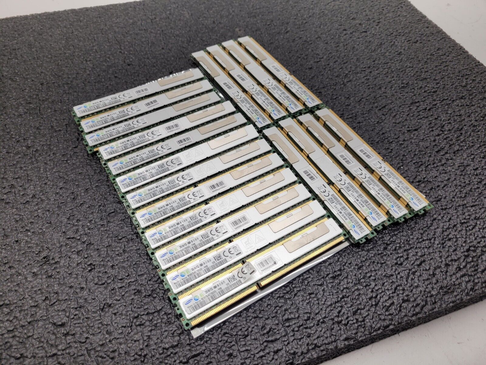 20x Samsung 32GB (20x32GB) 2Rx4 PC3-10600R Server Memory M392B4G70DE0-YH9 VLP