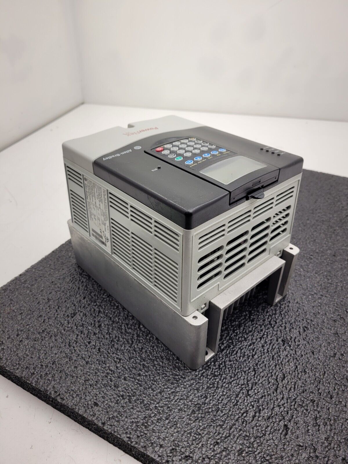 Allen Bradley 20AD5P0A0AYNNRNN /A PowerFlex 70 480V 3HP AC VFD Motor Drive