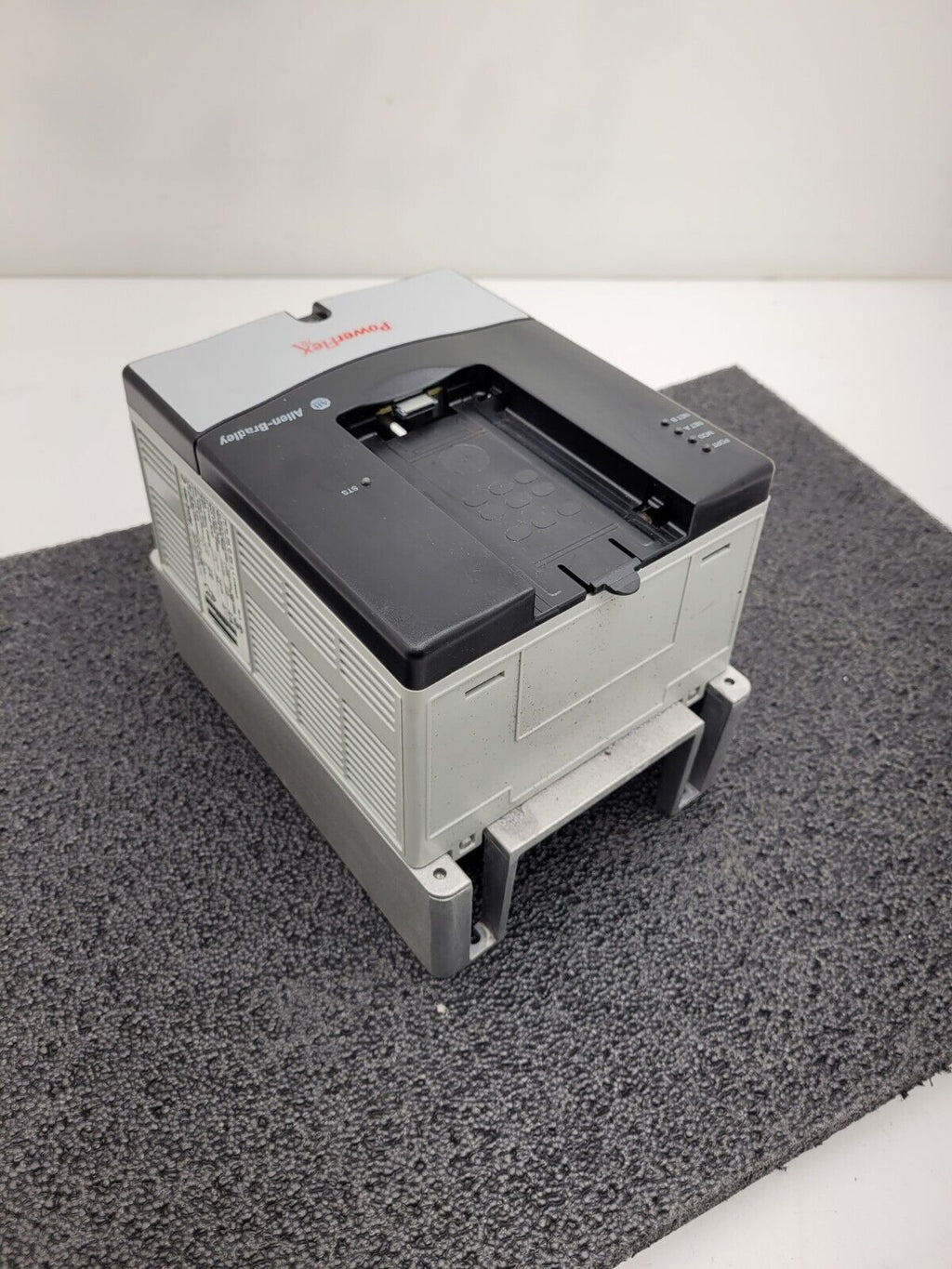 Allen Bradley 20AD8P0A0AYNNNC0 /A PowerFlex 70 480V 5HP AC VFD Motor Drive 2017