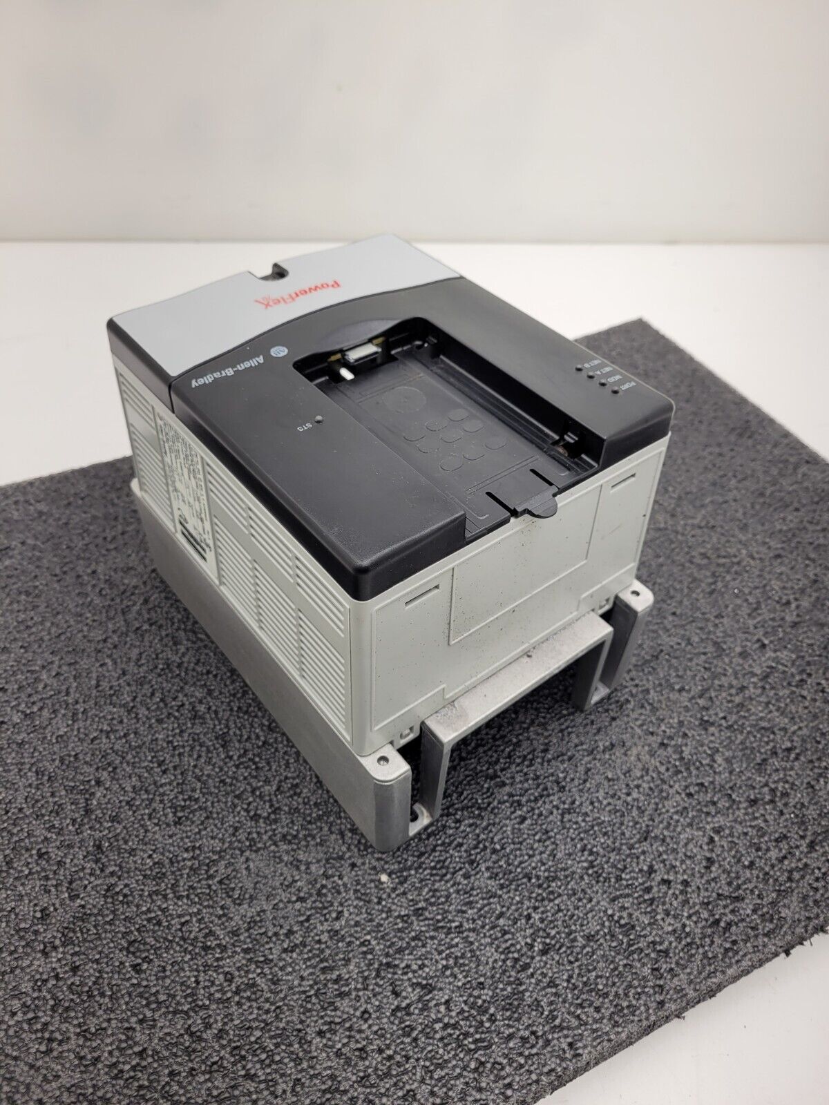 Allen Bradley 20AD8P0A0AYNNNC0 /A PowerFlex 70 480V 5HP AC VFD Motor Drive 2017