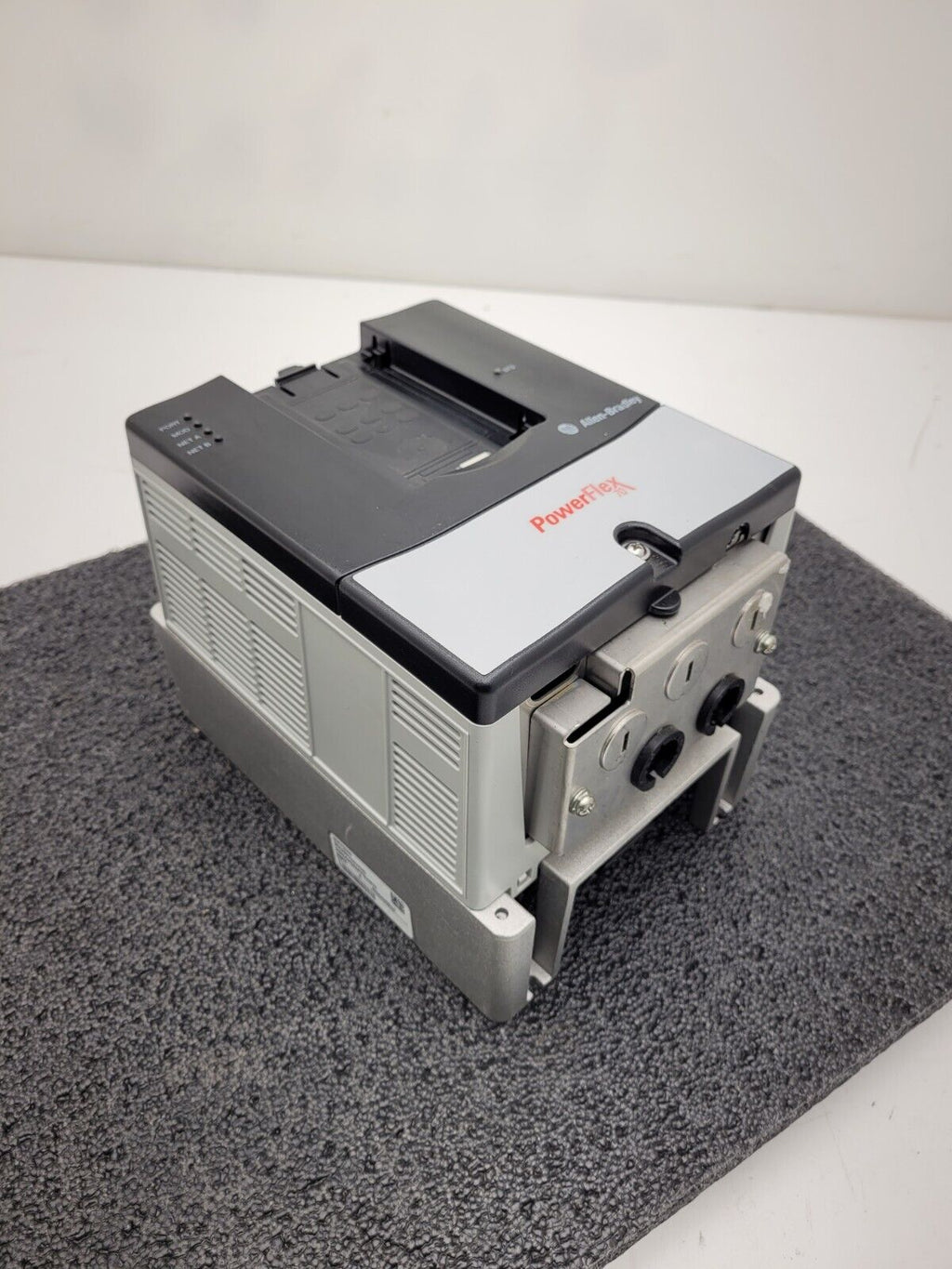 Allen Bradley 20AD8P0A0AYNNNC0 /A PowerFlex 70 480V 5HP AC VFD Motor Drive 2017