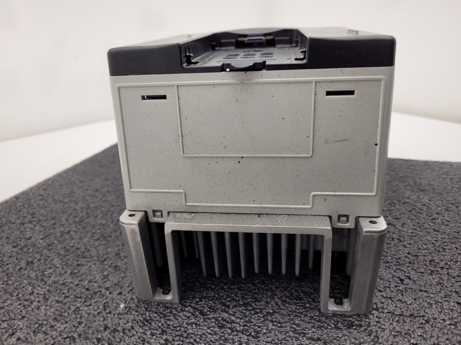 Allen Bradley 20AD8P0A0AYNNNC0 /A PowerFlex 70 480V 5HP AC VFD Motor Drive 2017