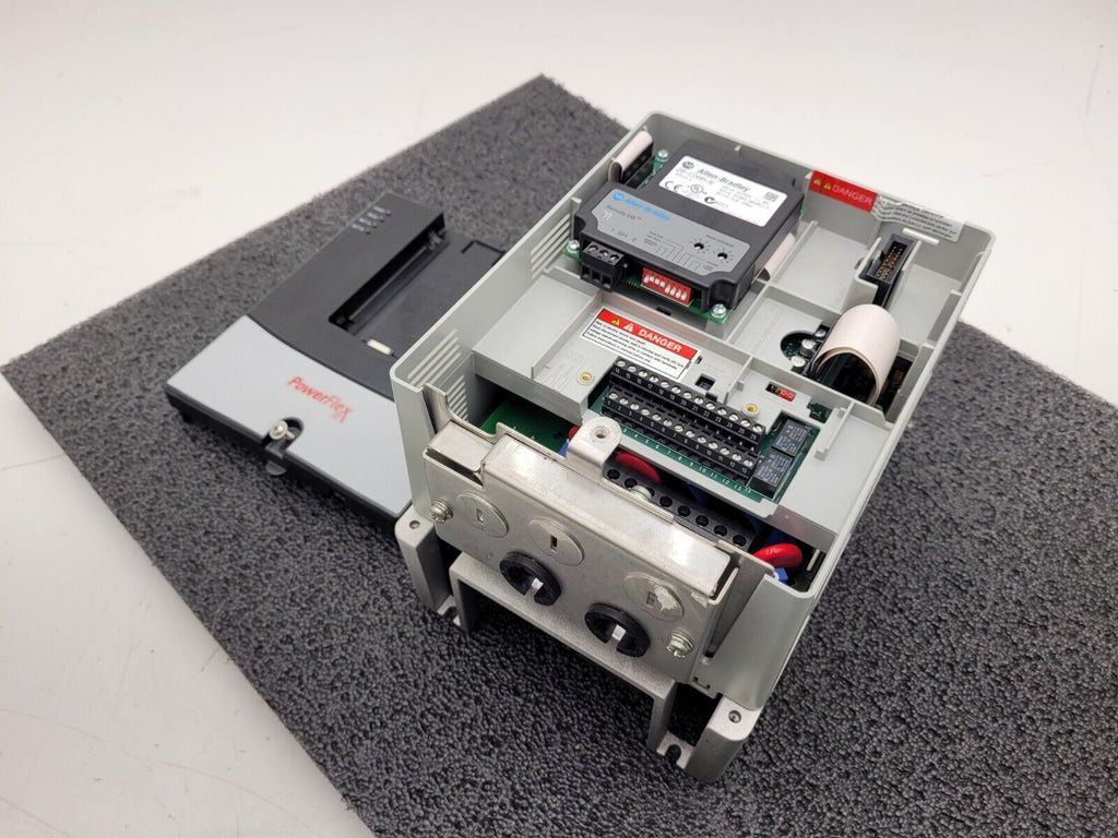 Allen Bradley 20AD8P0A0AYNNNC0 /A PowerFlex 70 480V 5HP AC VFD Motor Drive 2017