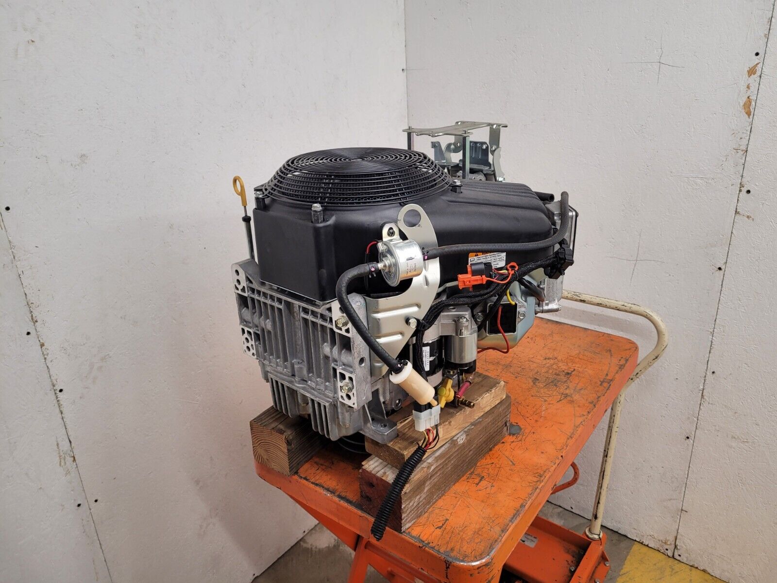 Vanguard Briggs Stratton 993CC EFI37 37HP Vertical Shaft V-Twin Engine For Parts