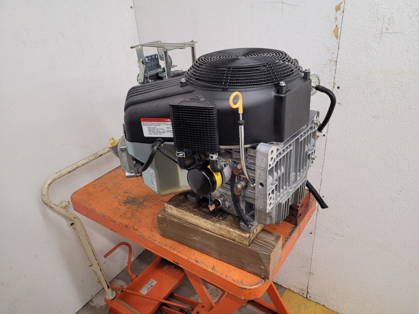 Vanguard Briggs Stratton 993CC EFI37 37HP Vertical Shaft V-Twin Engine For Parts
