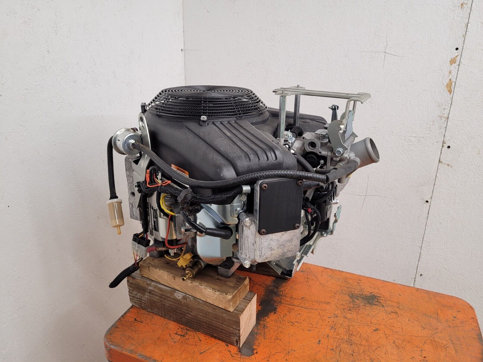 Vanguard Briggs Stratton 993CC EFI37 37HP Vertical Shaft V-Twin Engine For Parts