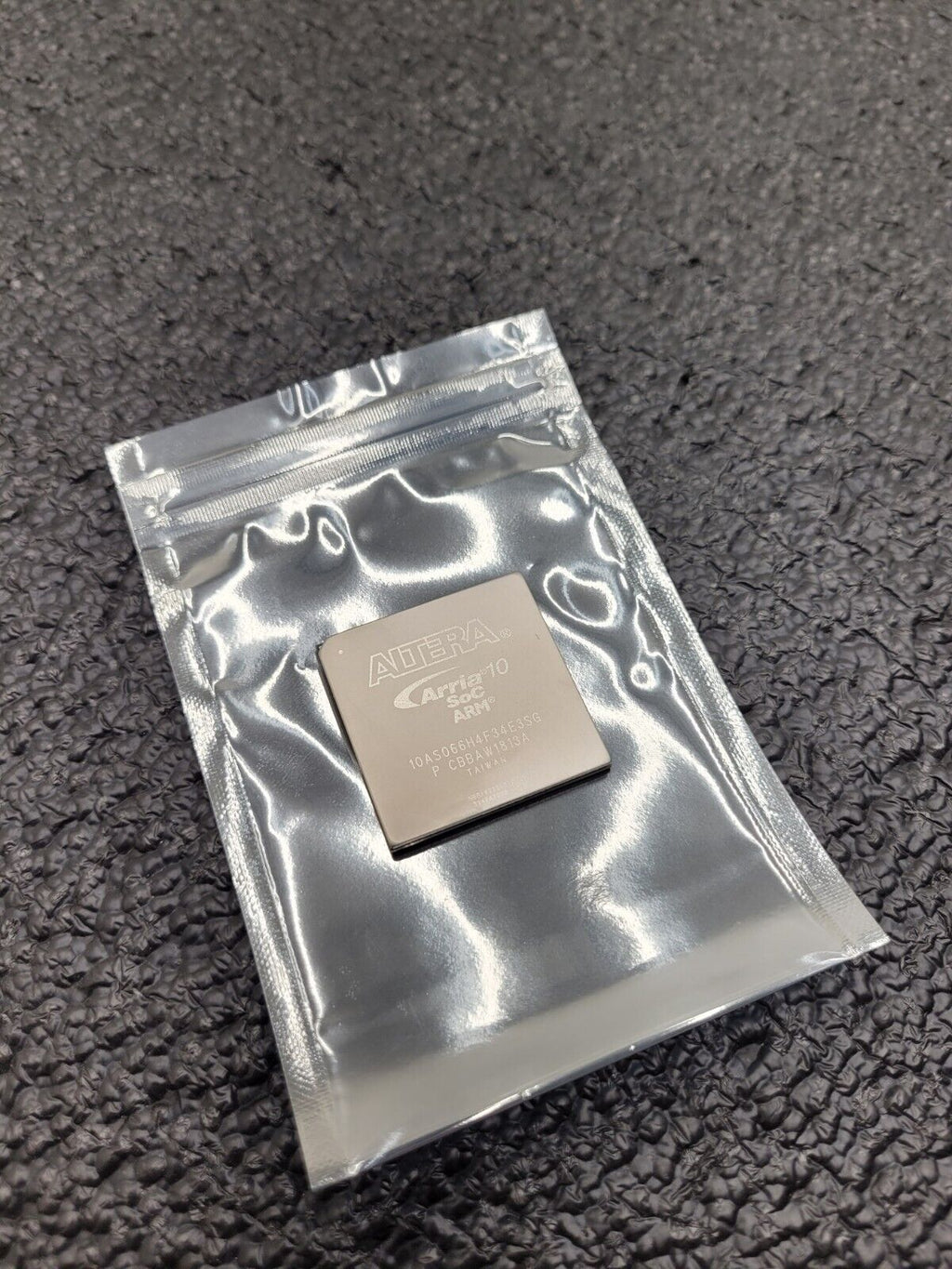 Dual ARM Cortex-A9 MPCore with CoreSight System On Chip (SOC) IC Arria 10 SX FPG