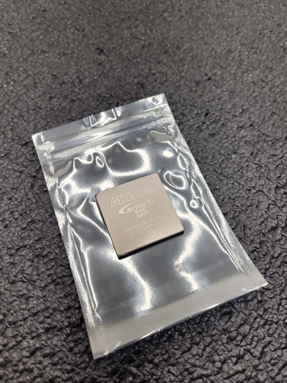 Dual ARM Cortex-A9 MPCore with CoreSight System On Chip (SOC) IC Arria 10 SX FPG