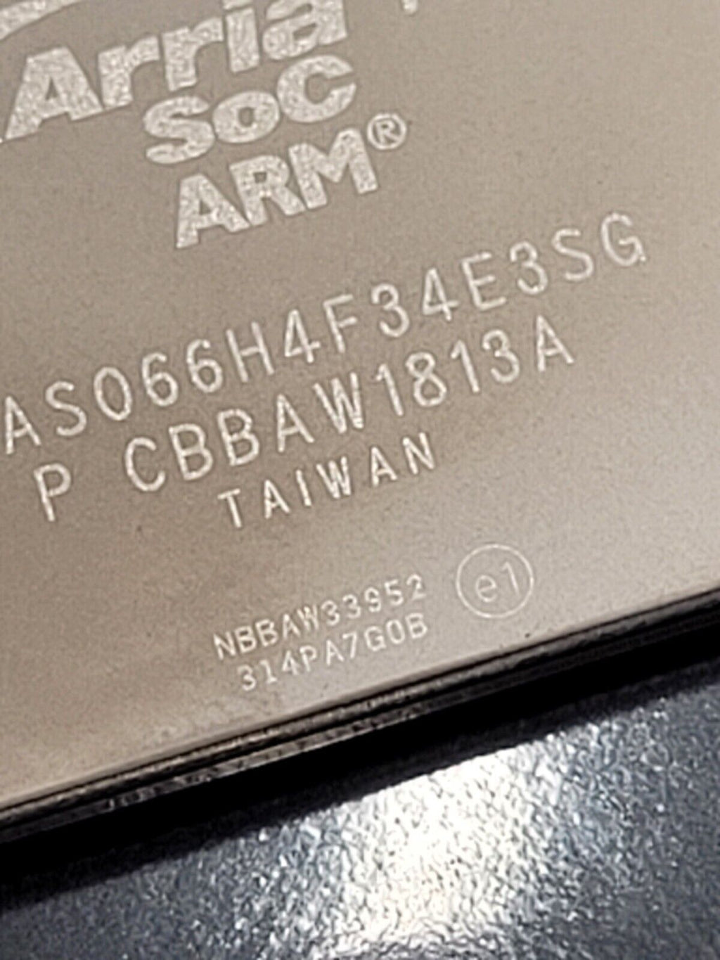 Dual ARM Cortex-A9 MPCore with CoreSight System On Chip (SOC) IC Arria 10 SX FPG