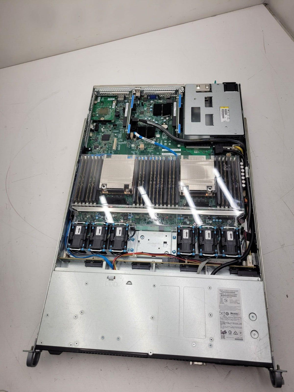 Intel S2600WT 1U 4-Bay LFF Workstation Server 2X E5-2699v4 256Gb RAM, Tested