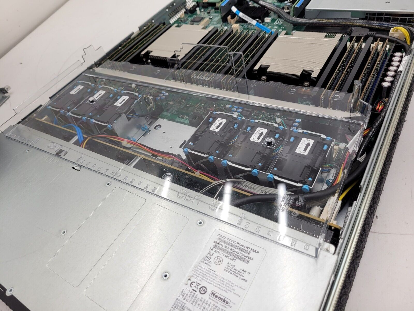 Intel S2600WT 1U 4-Bay LFF Workstation Server 2X E5-2699v4 256Gb RAM, Tested