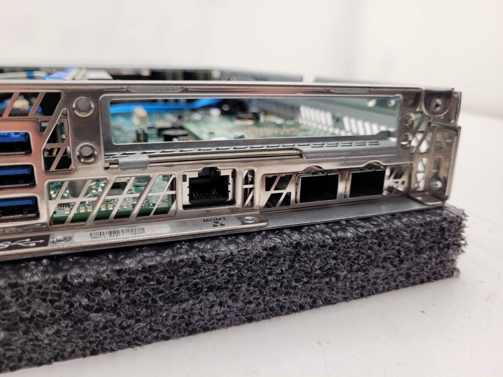 Intel S2600WT 1U 4-Bay LFF Workstation Server 2X E5-2699v4 256Gb RAM, Tested