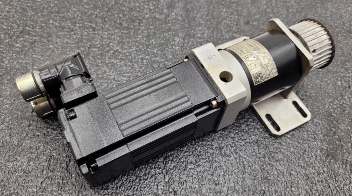SEW CMP40S/KY/RH1M/SM1 400V 3000RPM Servo Motor 0.5Nm 100:1 SPN 138693 Gearhead