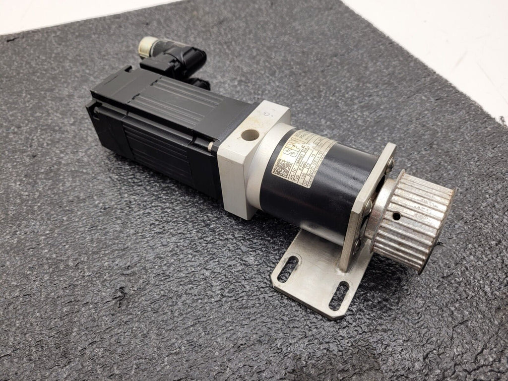 SEW CMP40S/KY/RH1M/SM1 400V 3000RPM Servo Motor 0.5Nm 100:1 SPN 138693 Gearhead