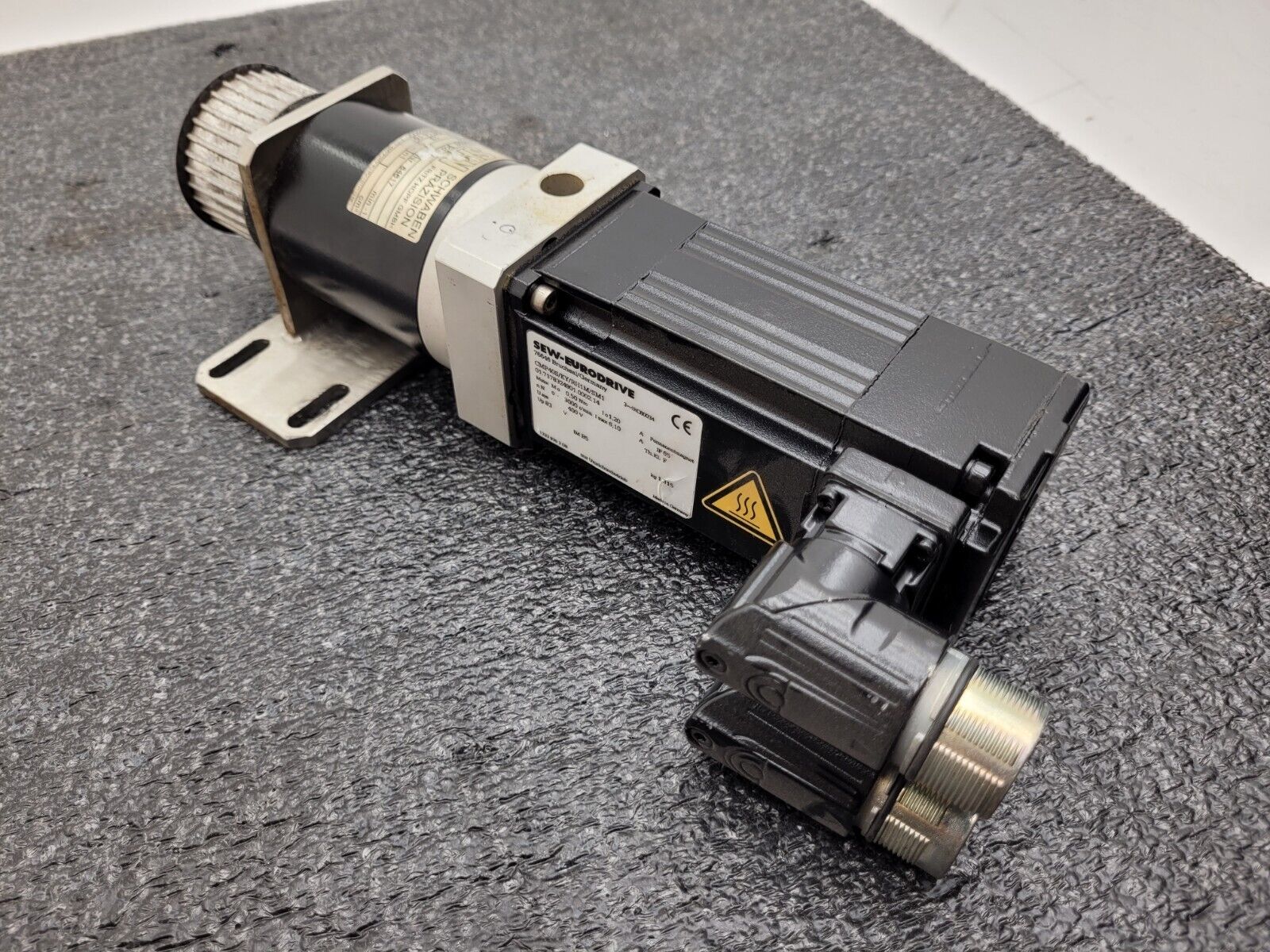 SEW CMP40S/KY/RH1M/SM1 400V 3000RPM Servo Motor 0.5Nm 100:1 SPN 138693 Gearhead