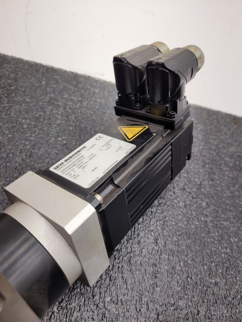 SEW CMP40S/KY/RH1M/SM1 400V 3000RPM Servo Motor 0.5Nm 100:1 SPN 138693 Gearhead