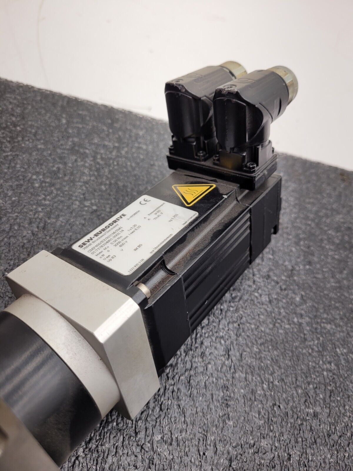 SEW CMP40S/KY/RH1M/SM1 400V 3000RPM Servo Motor 0.5Nm 100:1 SPN 138693 Gearhead