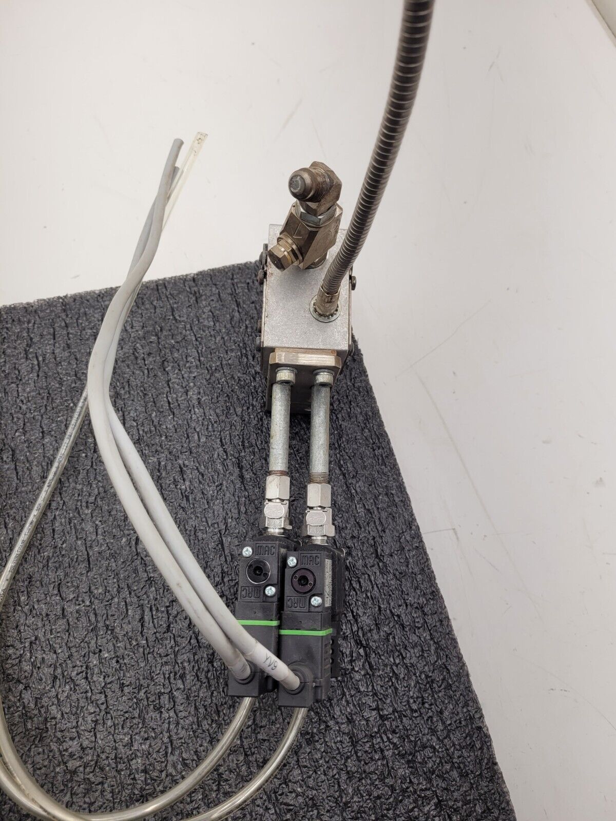 Dual Head Nordson SolidBlue S-012T Hot Melt Adhesive Dispensing Glue Gun 8524328