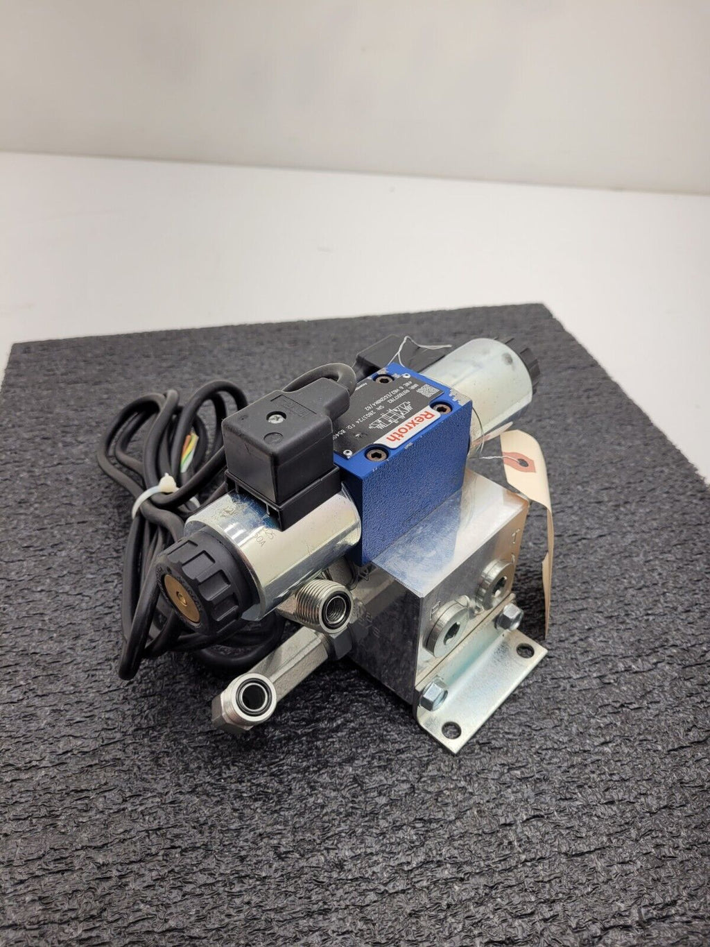 Rexroth R978017782 Solenoid Directional Spool Valve 4WE 6 H62/EG12N9K4/62 Unit B