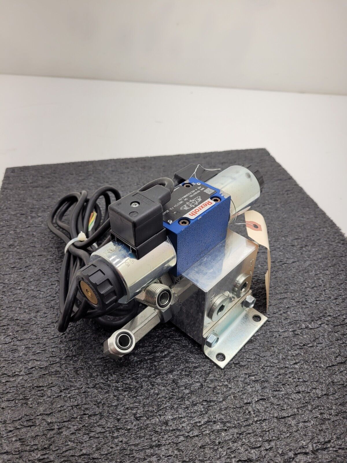 Rexroth R978017782 Solenoid Directional Spool Valve 4WE 6 H62/EG12N9K4/62 Unit B