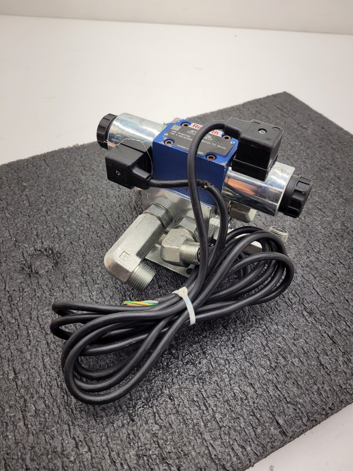 Rexroth R978017782 Solenoid Directional Spool Valve 4WE 6 H62/EG12N9K4/62 Unit B