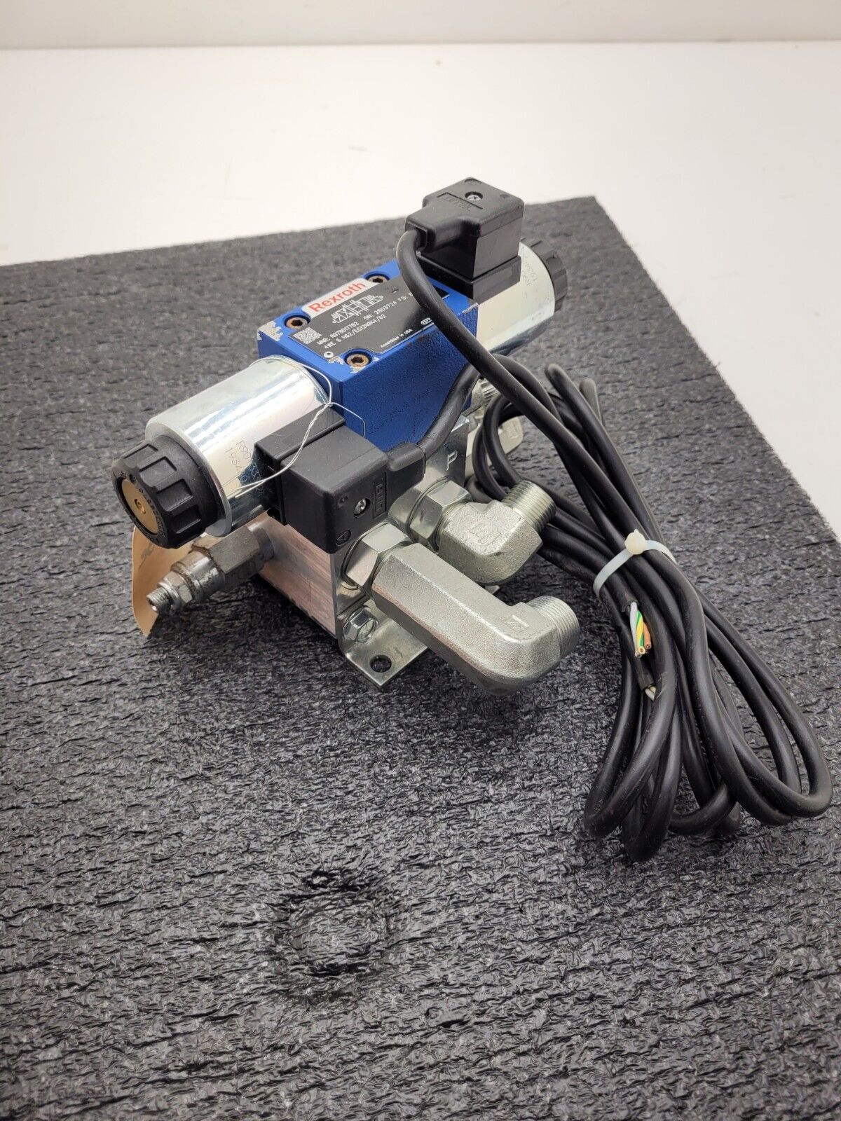 Rexroth R978017782 Solenoid Directional Spool Valve 4WE 6 H62/EG12N9K4/62 Unit B