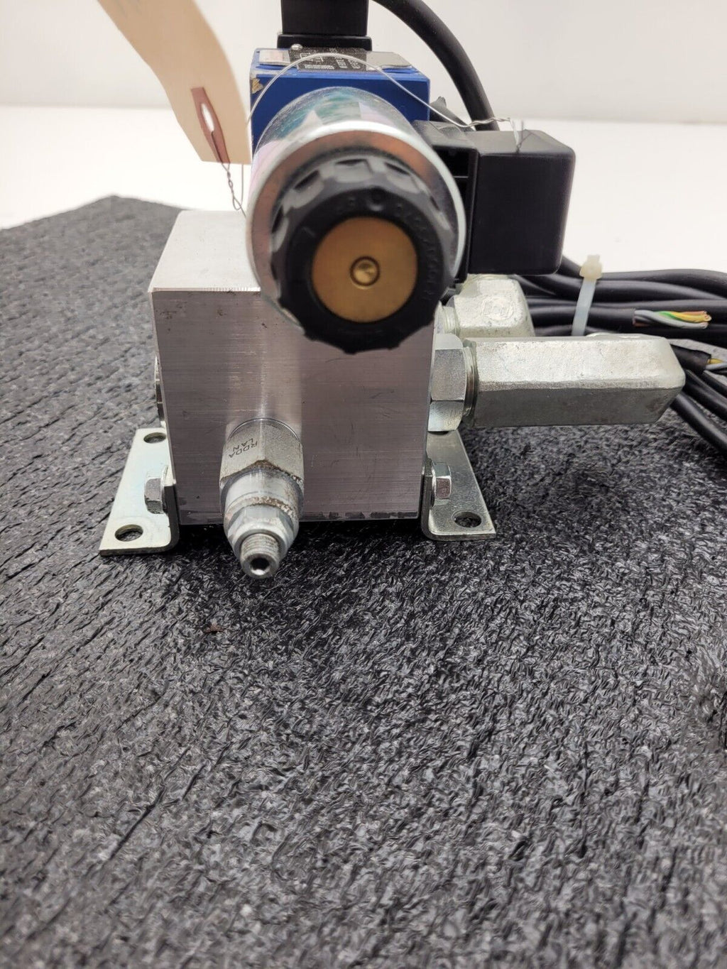 Rexroth R978017782 Solenoid Directional Spool Valve 4WE 6 H62/EG12N9K4/62 Unit B
