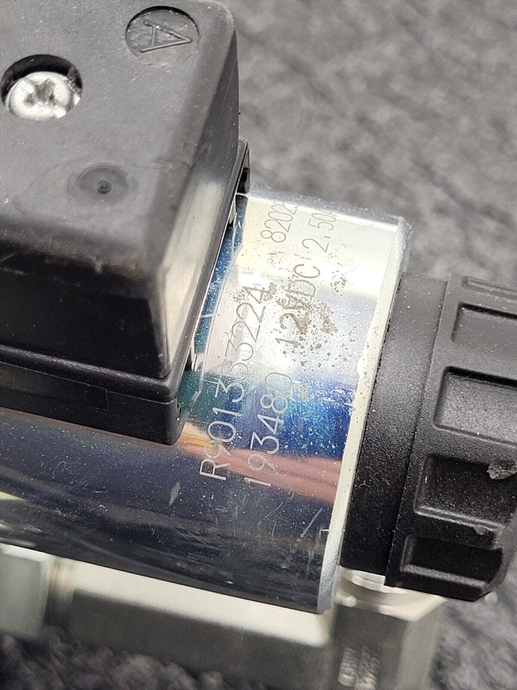 Rexroth R978017782 Solenoid Directional Spool Valve 4WE 6 H62/EG12N9K4/62 Unit B