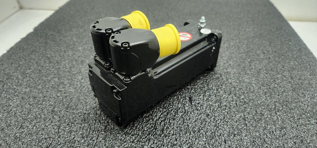 Schneider Electric SH30552P01A2000 AC Servo Motor 8000rpm