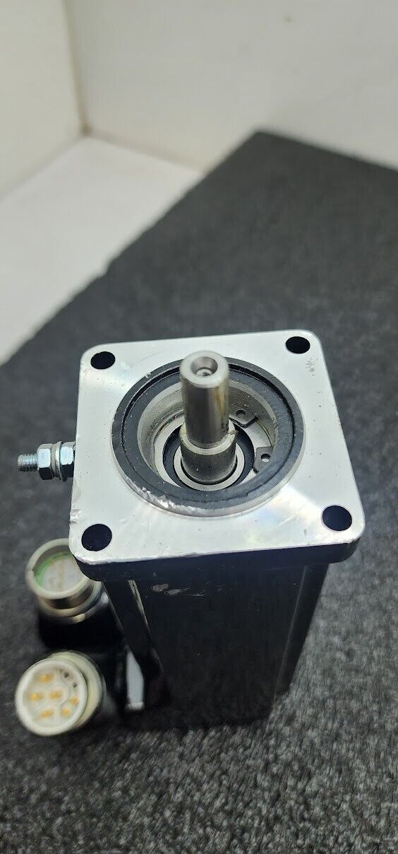 Schneider Electric SH30552P01A2000 AC Servo Motor 8000rpm